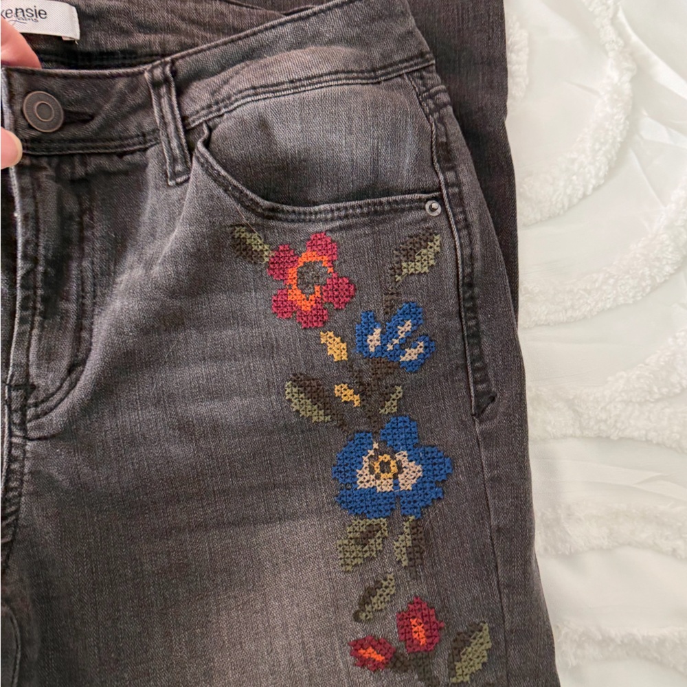 Kensie Jeans with Floral Embroidery - Picture 7 of 10